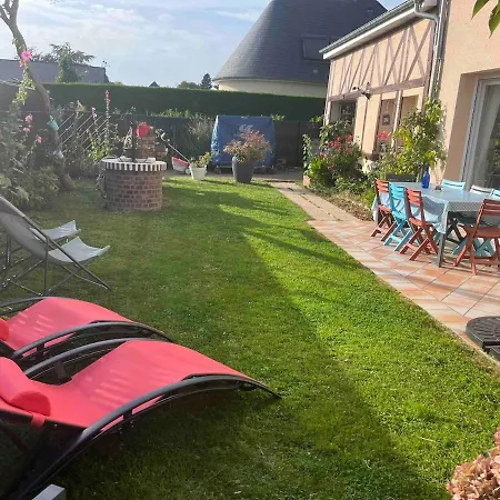 Сasa de vacaciones Villa familiale 4 chambres, confort et climatisation au 2e étage proche Rouen Belbeuf