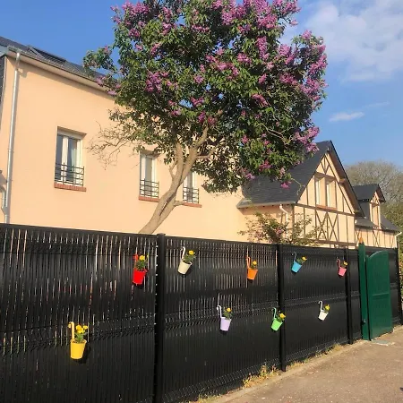 Сasa de vacaciones Villa familiale 4 chambres, confort et climatisation au 2e étage proche Rouen Belbeuf