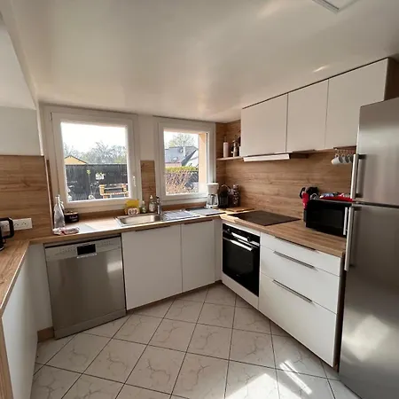 Сasa de vacaciones Villa familiale 4 chambres, confort et climatisation au 2e étage proche Rouen