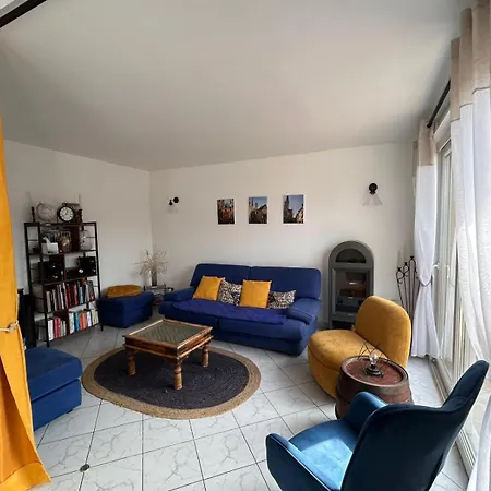 Сasa de vacaciones Villa familiale 4 chambres, confort et climatisation au 2e étage proche Rouen Belbeuf